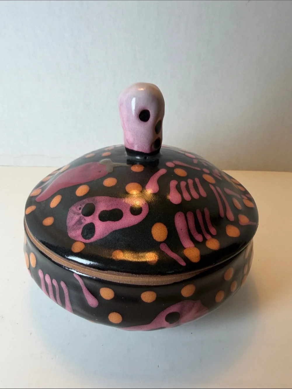 Stephen Kilborn Studio Pottery Day of the Dead Covered Dish Skull Chili EUC